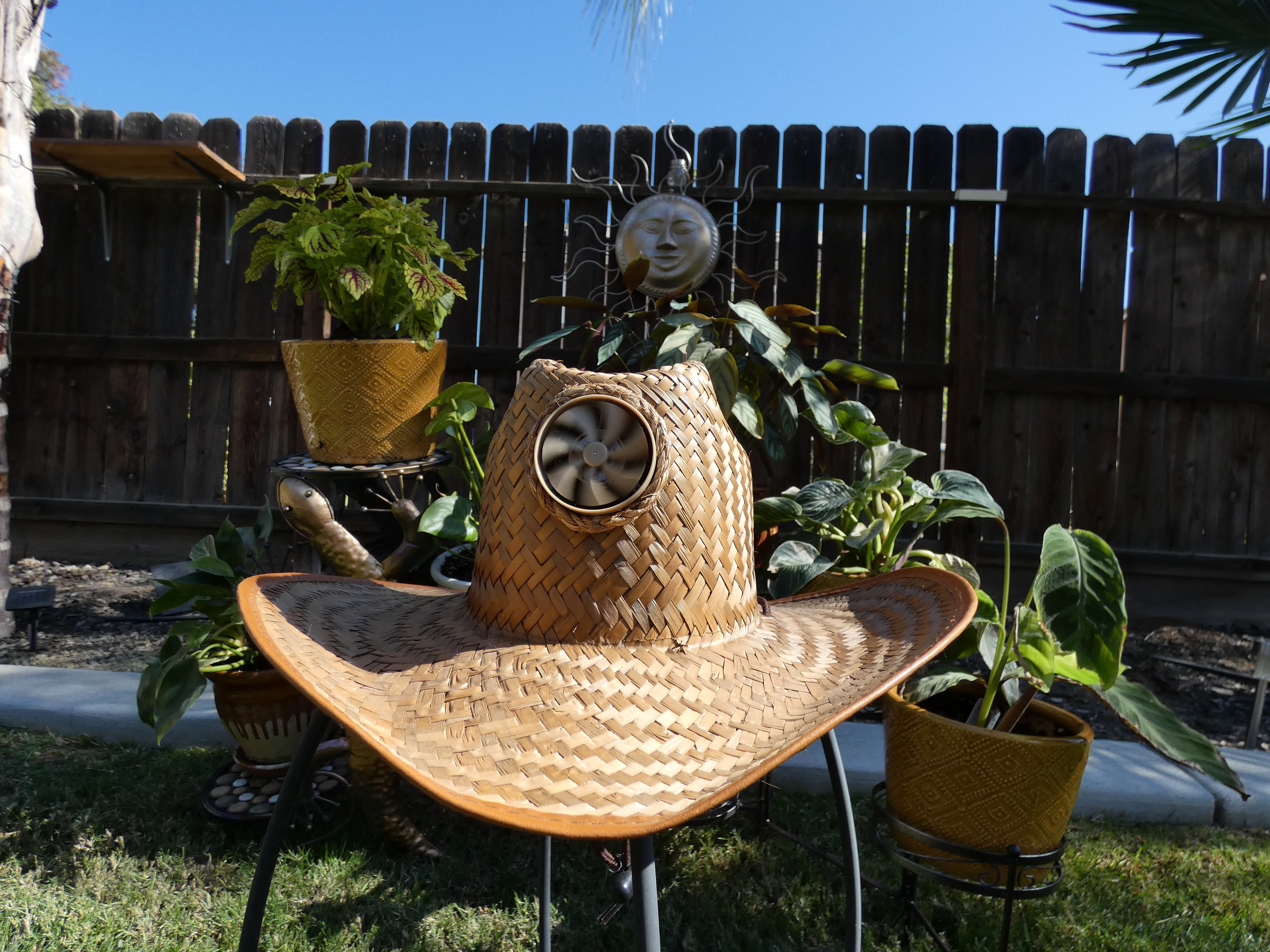 Sun hat with store solar power fan